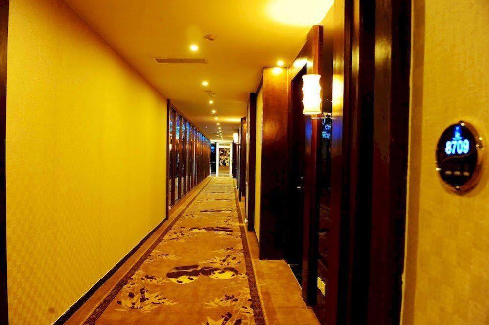 Chengdu Panda Prince Culture Hotel Exterior photo