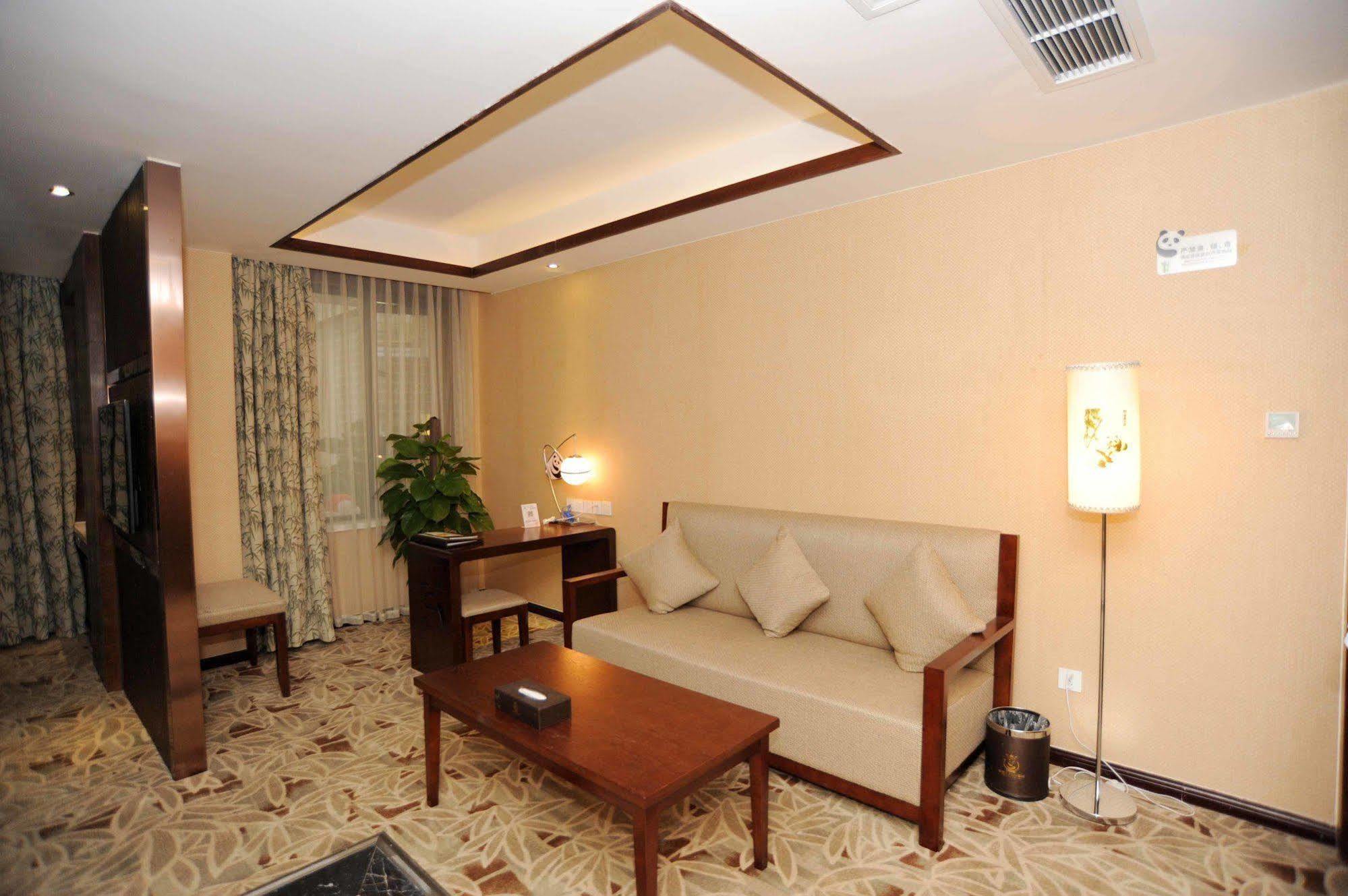 Chengdu Panda Prince Culture Hotel Exterior photo