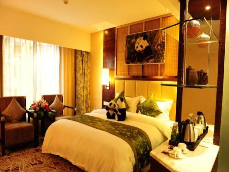 Chengdu Panda Prince Culture Hotel Exterior photo