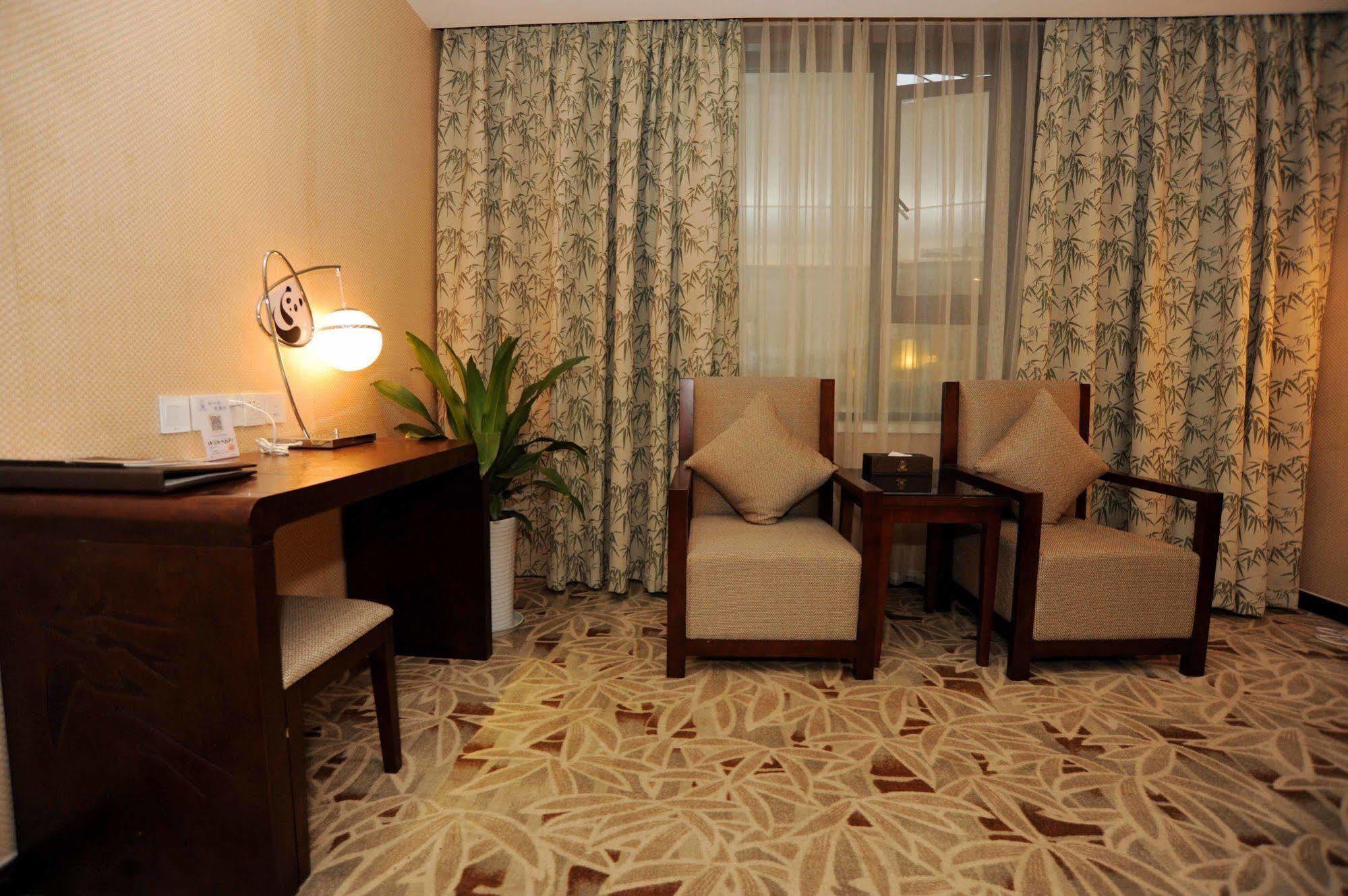 Chengdu Panda Prince Culture Hotel Exterior photo