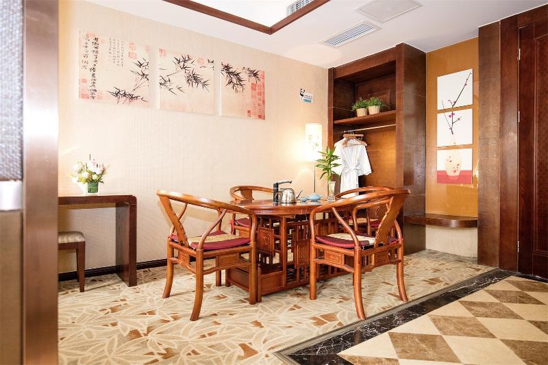 Chengdu Panda Prince Culture Hotel Exterior photo
