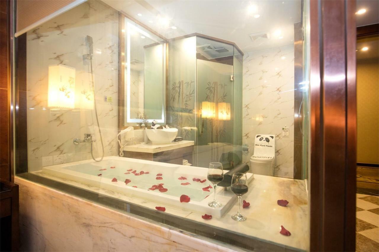 Chengdu Panda Prince Culture Hotel Exterior photo