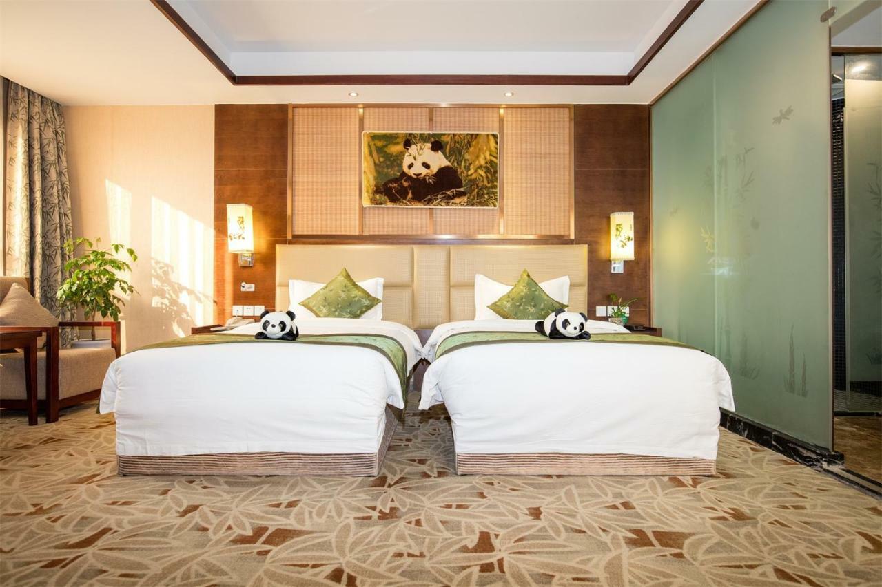 Chengdu Panda Prince Culture Hotel Exterior photo