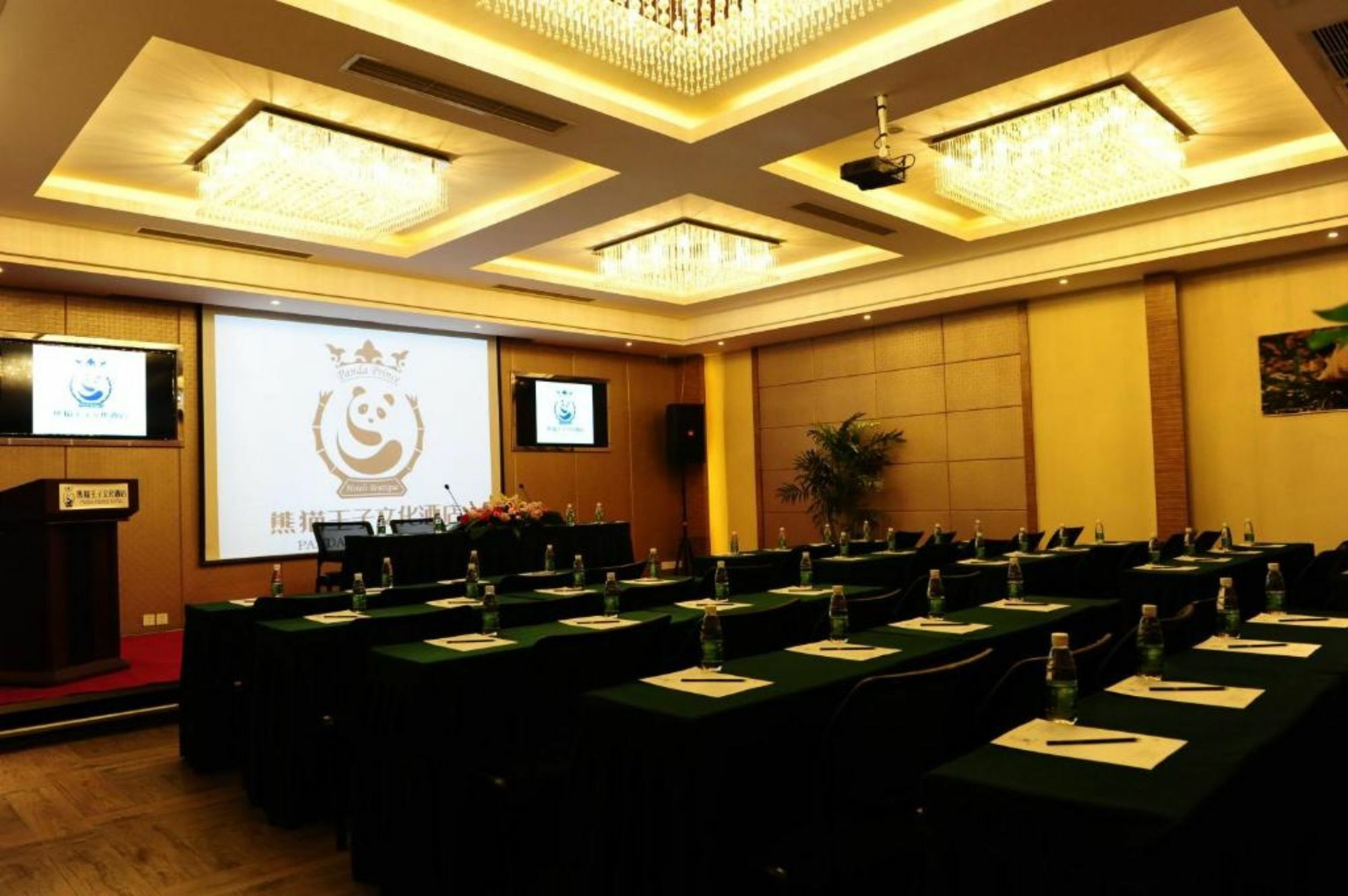 Chengdu Panda Prince Culture Hotel Exterior photo